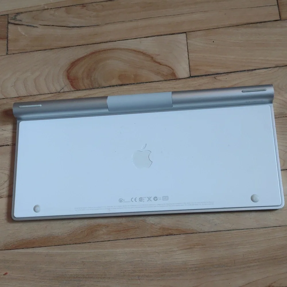 APPLE | Wireless Keyboard - Picture 4 of 7